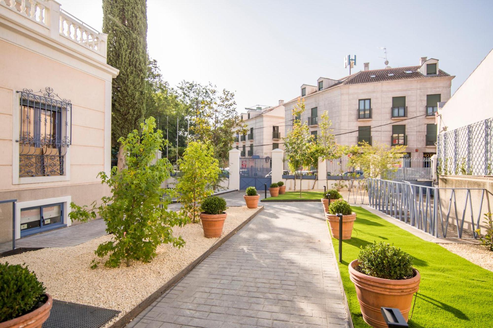 Apartamentos Plaza De Santiago - Estudios Turisticos - 1 Llave Пинто Экстерьер фото