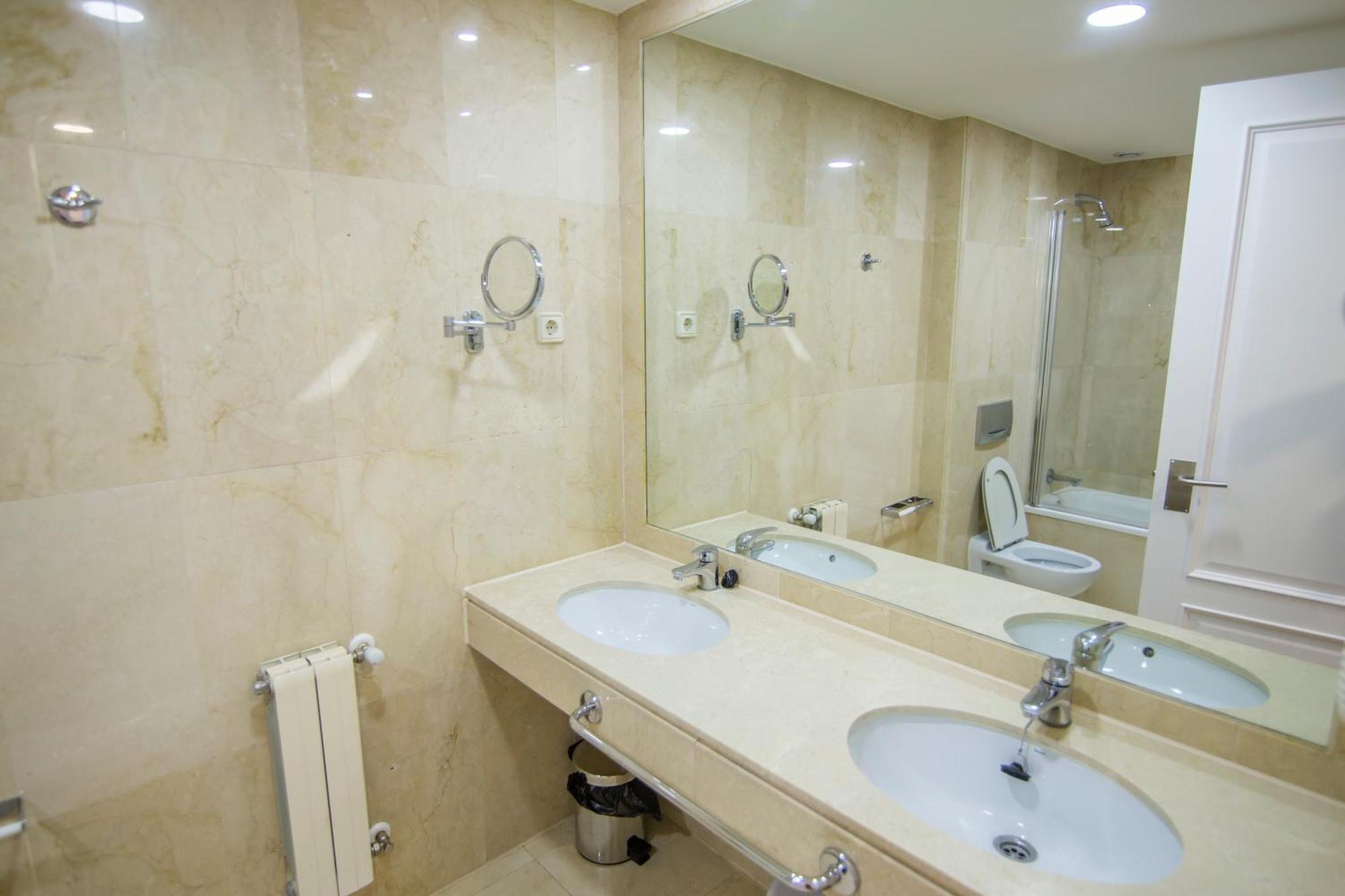 Apartamentos Plaza De Santiago - Estudios Turisticos - 1 Llave Пинто Экстерьер фото
