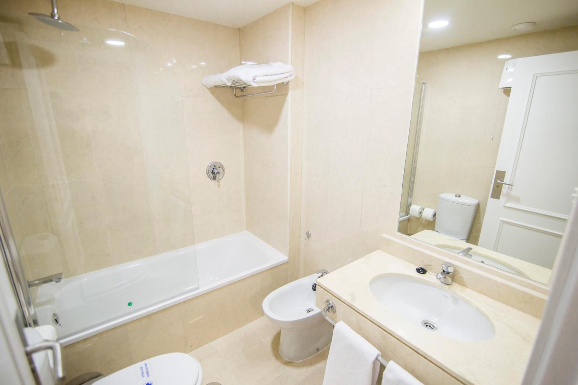 Apartamentos Plaza De Santiago - Estudios Turisticos - 1 Llave Пинто Экстерьер фото