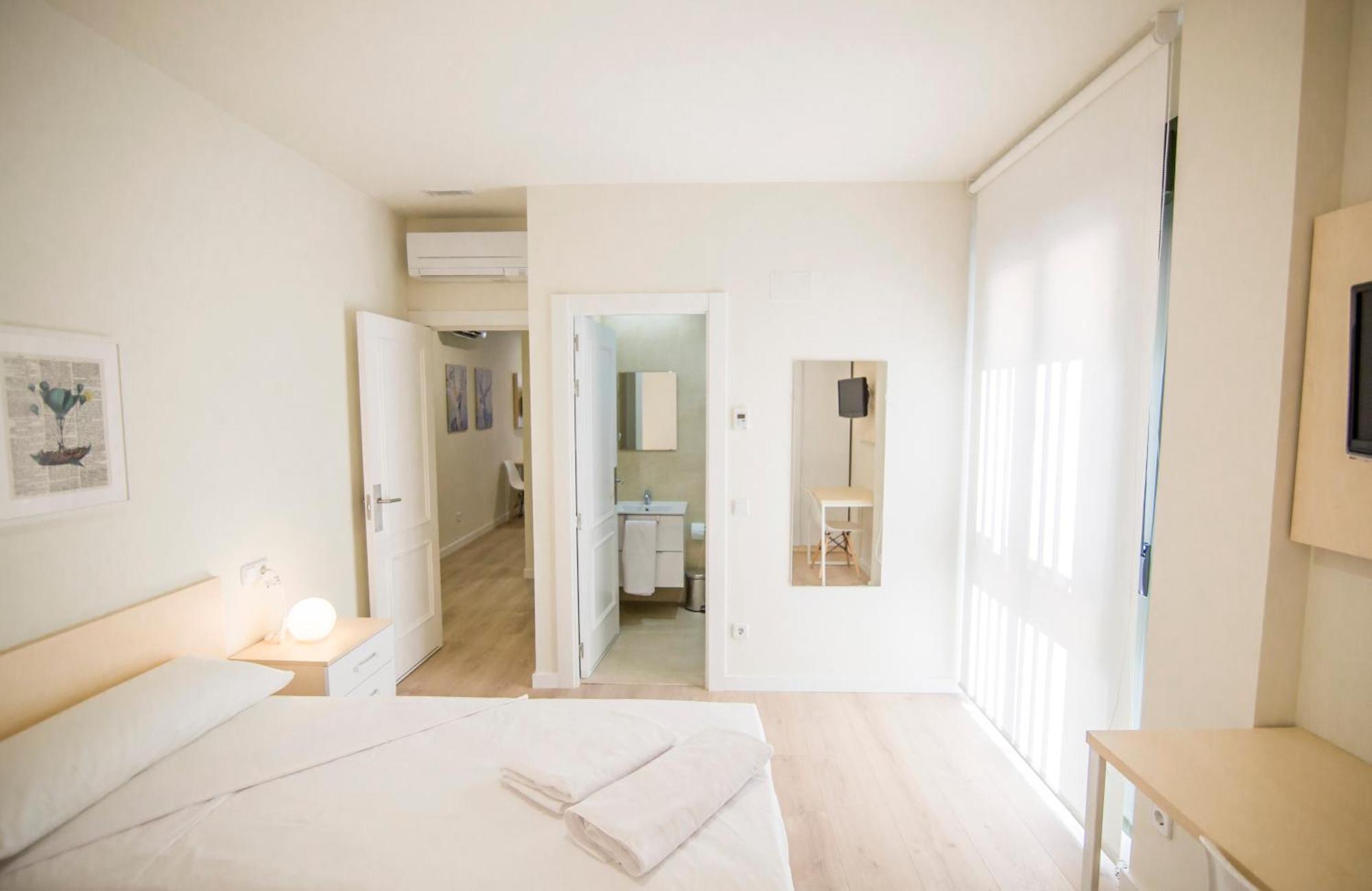 Apartamentos Plaza De Santiago - Estudios Turisticos - 1 Llave Пинто Экстерьер фото