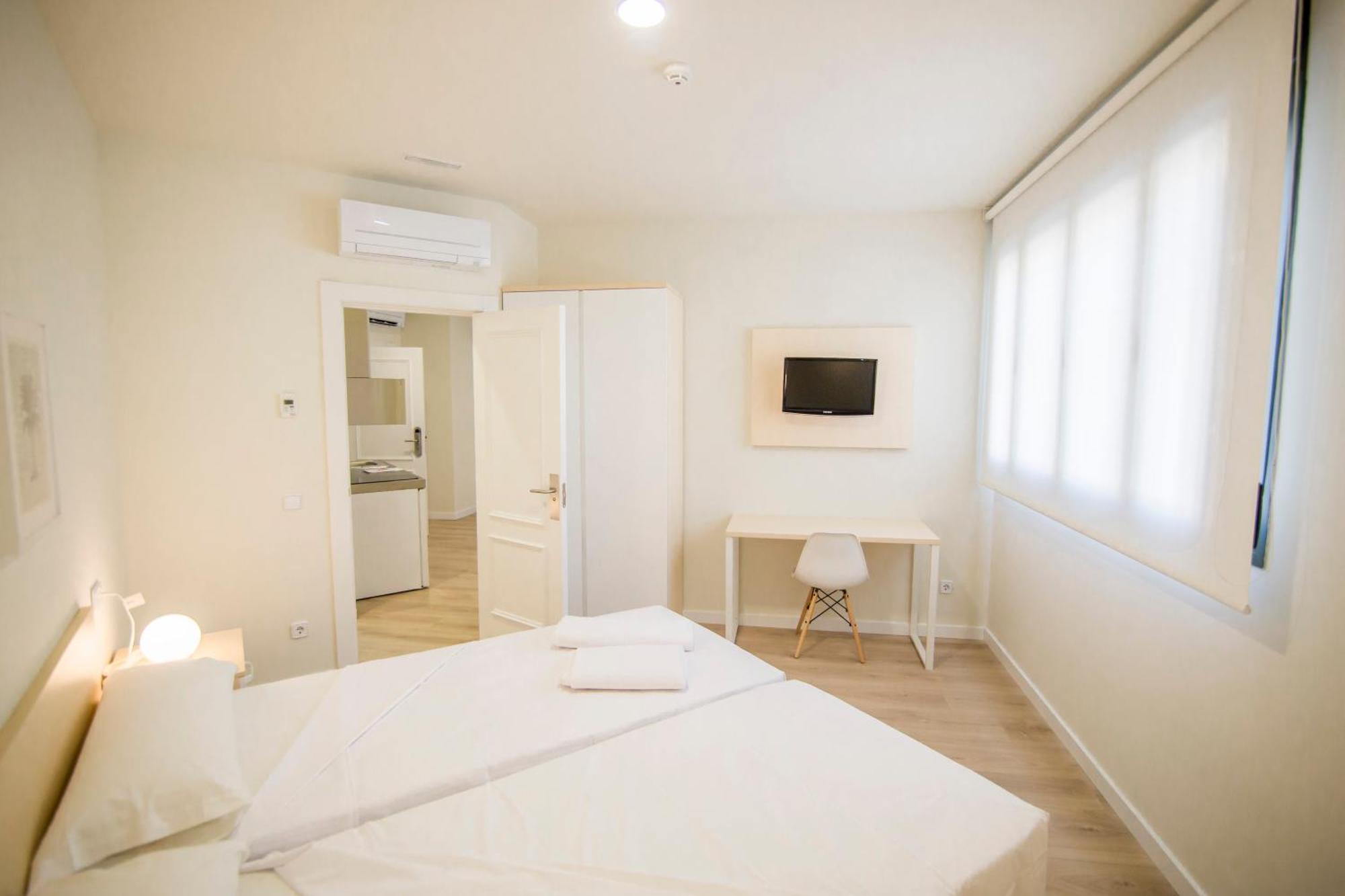 Apartamentos Plaza De Santiago - Estudios Turisticos - 1 Llave Пинто Экстерьер фото