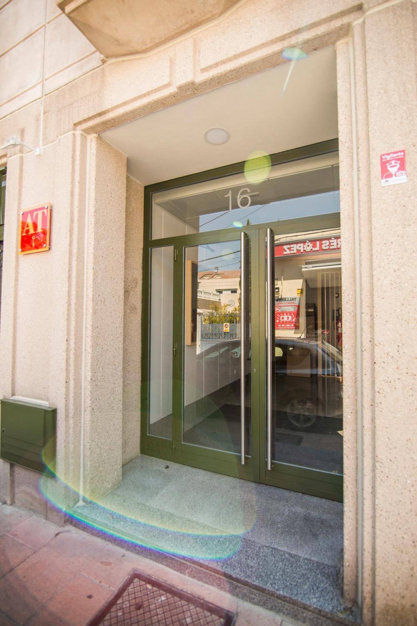 Apartamentos Plaza De Santiago - Estudios Turisticos - 1 Llave Пинто Экстерьер фото